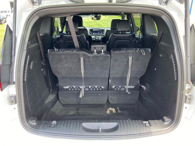 Used 2025 Chrysler Pacifica Limited FWD image 11