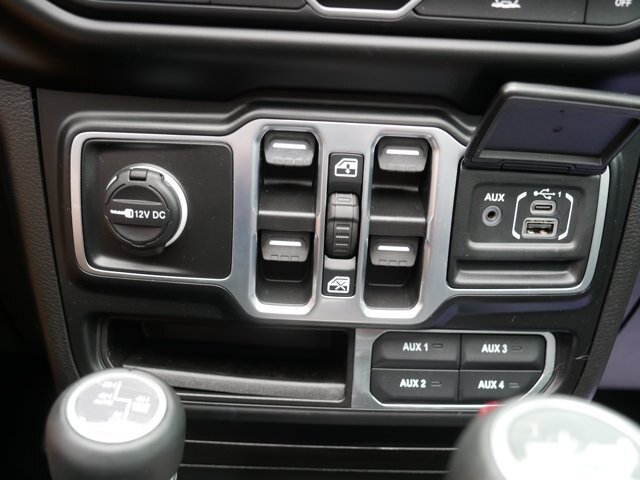 Used 2023 Jeep Wrangler Unlimited Sahara w/ Cold Weather Group AWD/4WD image 28