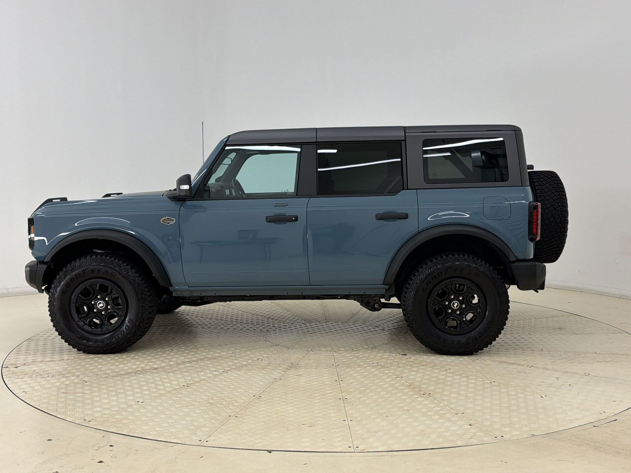 Certified 2023 Ford Bronco Wildtrak AWD/4WD image 2