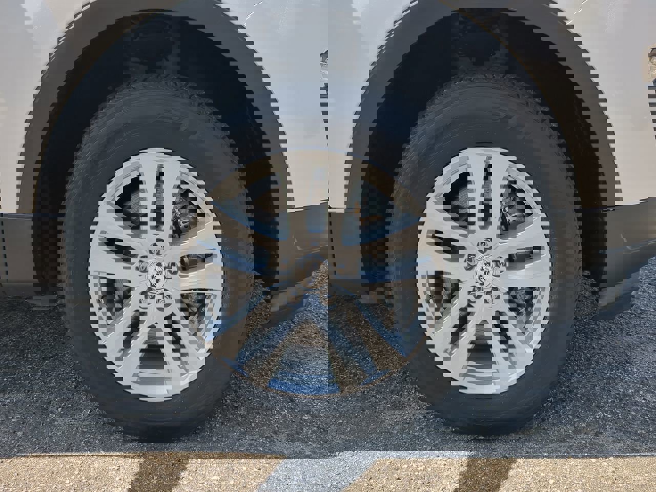 Certified 2018 Ford Explorer XLT w/ Equipment Group 202A image 9