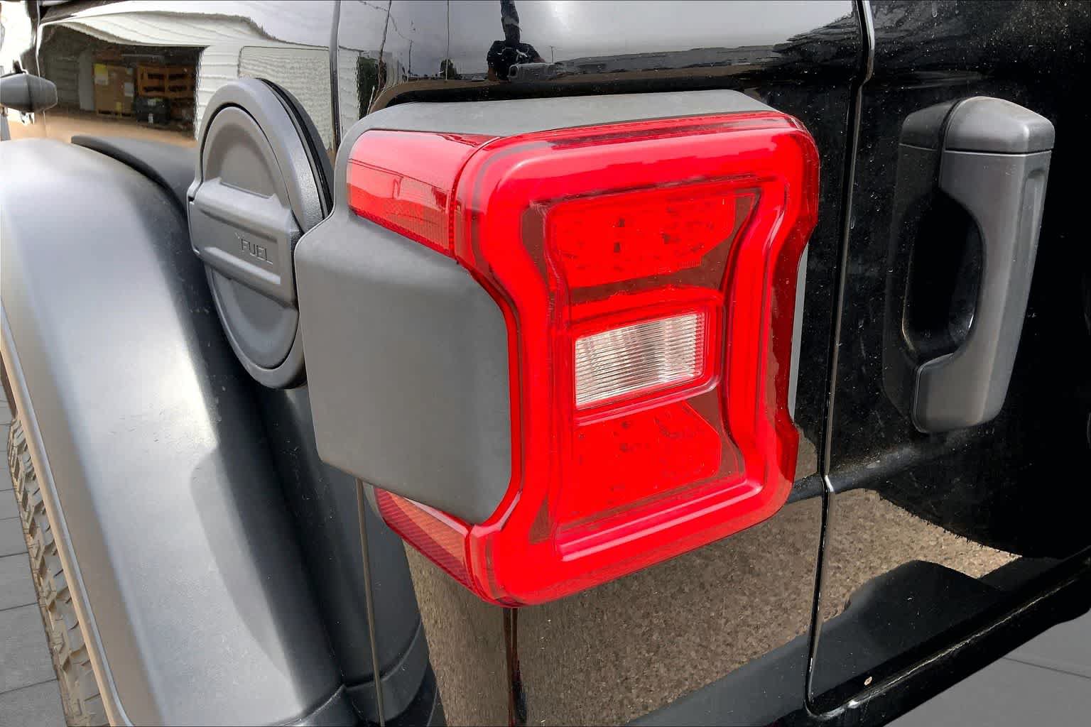 Used 2021 Jeep Wrangler Unlimited Rubicon AWD/4WD image 42