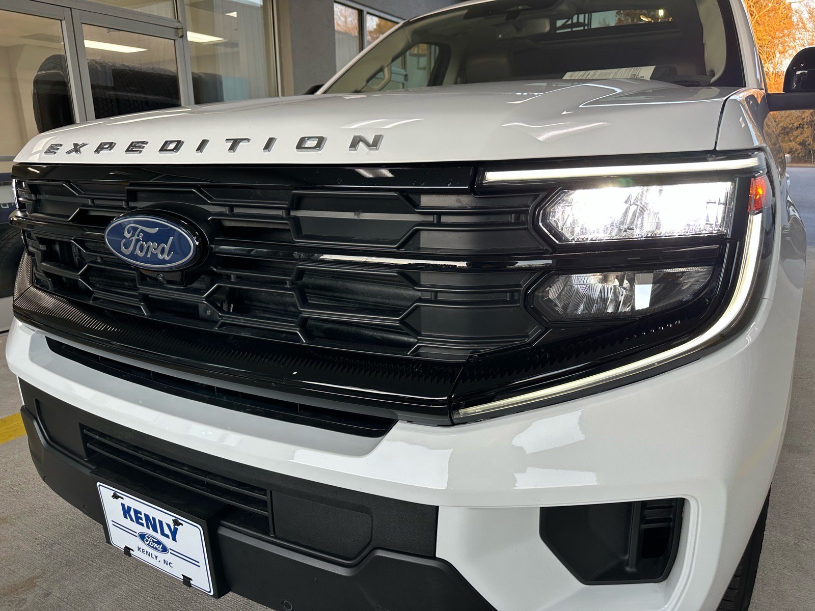 Certified 2025 Ford Expedition Active RWD image 1