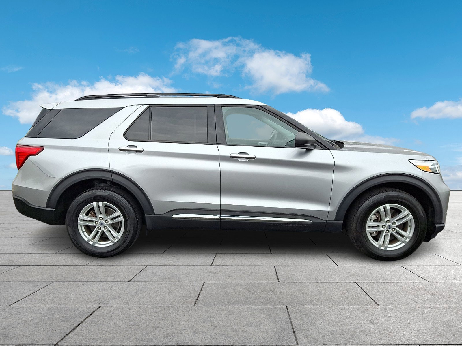 Certified 2023 Ford Explorer XLT AWD/4WD image 5