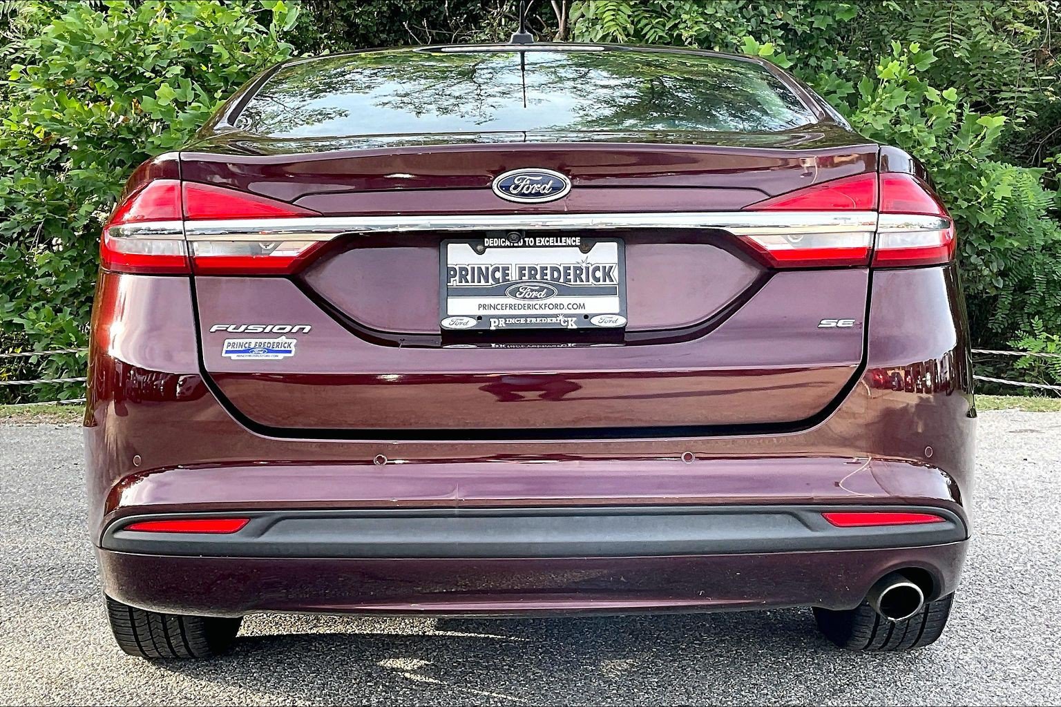 Certified 2017 Ford Fusion SE w/ Fusion SE Technology Package FWD image 4
