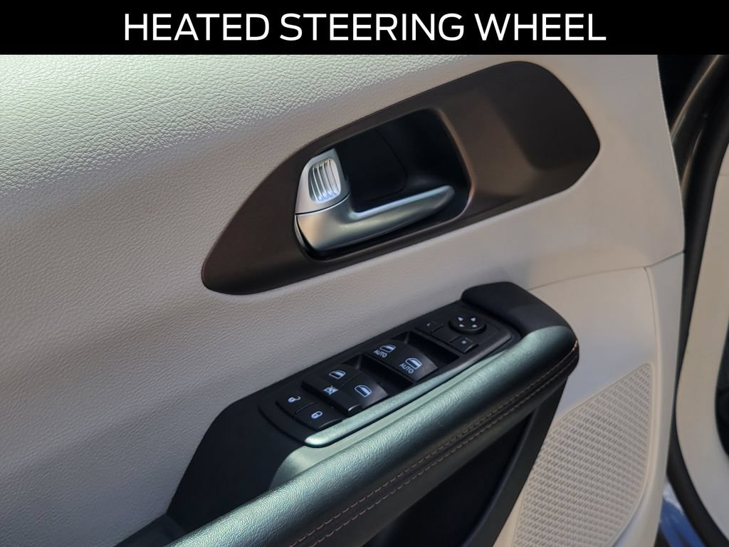 Used 2019 Chrysler Pacifica Touring-L FWD image 19