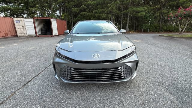 Used 2025 Toyota Camry XLE FWD image 2