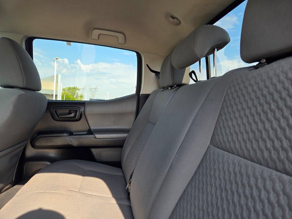 Used 2020 Toyota Tacoma SR AWD/4WD image 17