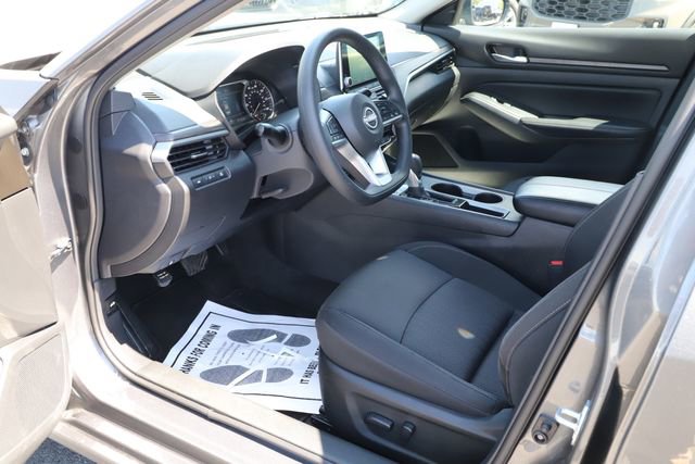 Used 2025 Nissan Altima 2.5 SV FWD image 10
