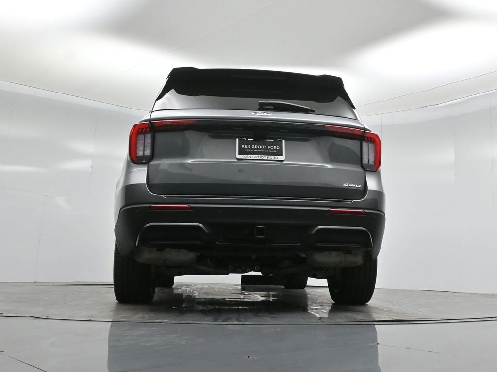 Certified 2025 Ford Explorer ST-Line w/ ST-Line Street Pack image 16