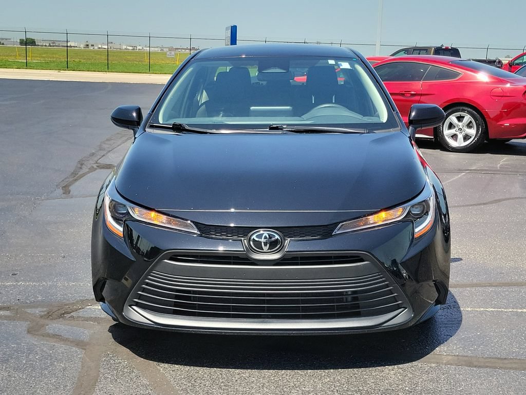 Used 2024 Toyota Corolla LE FWD image 2