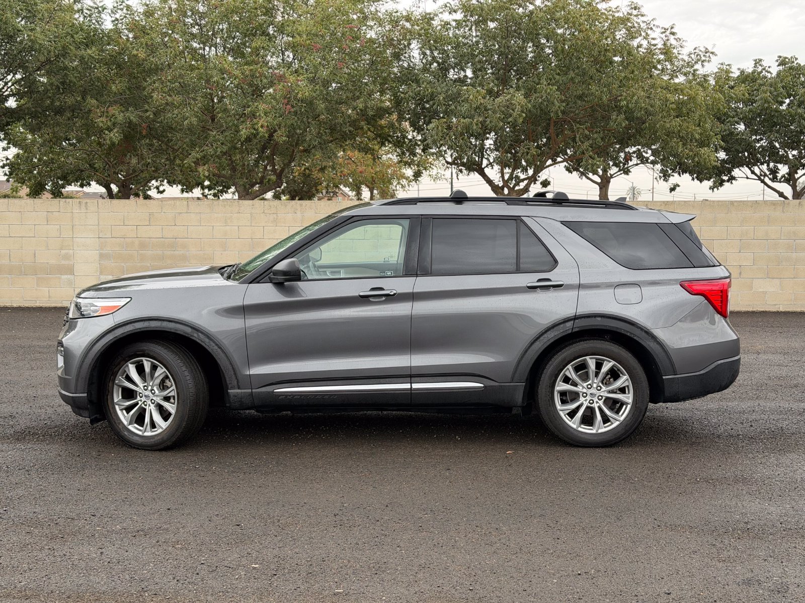 Certified 2021 Ford Explorer XLT w/ Equipment Group 202A RWD image 12