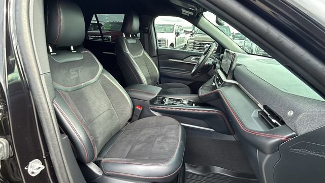 Certified 2025 Ford Explorer ST RWD image 11
