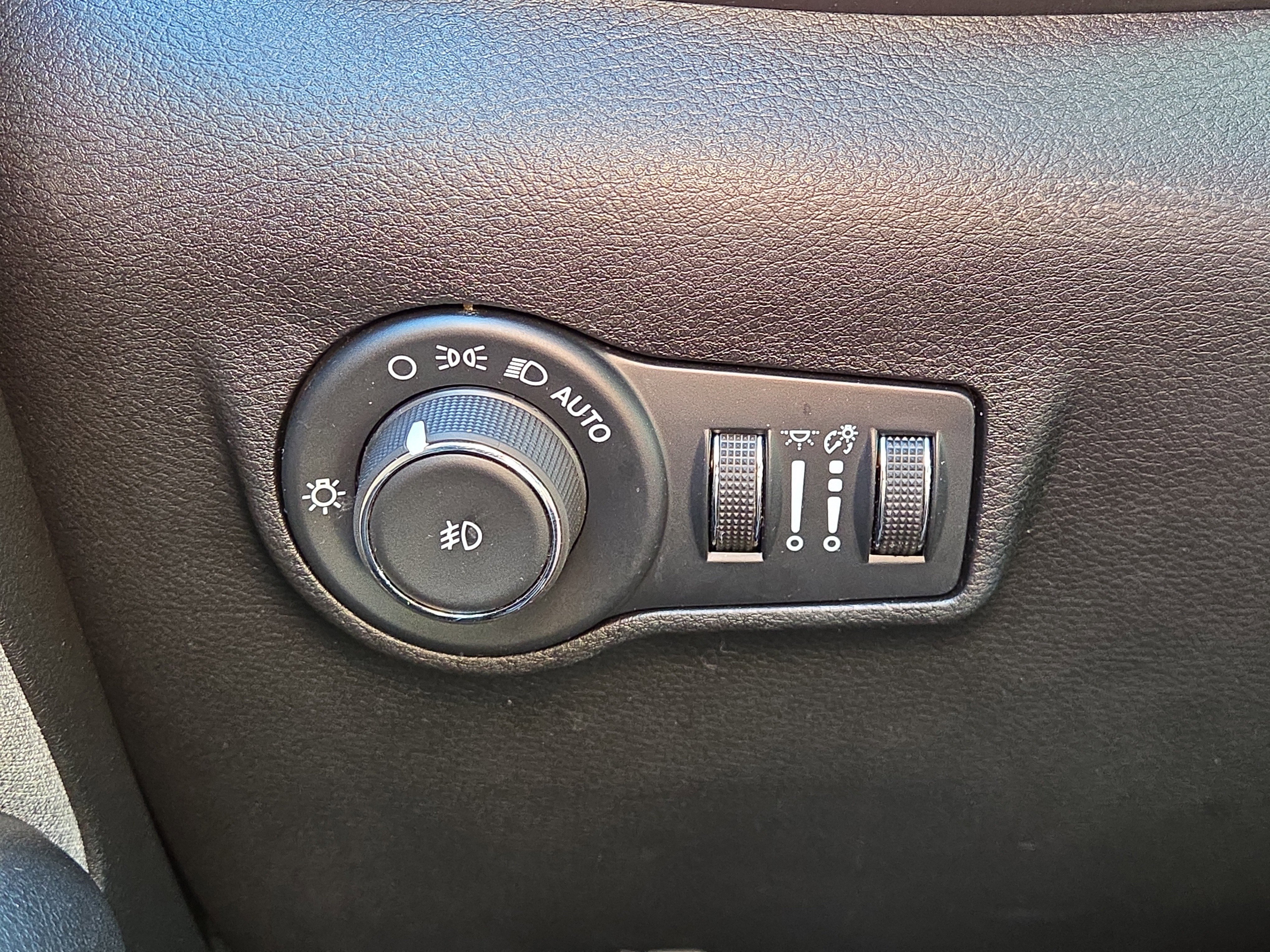 Used 2024 Jeep Compass Latitude image 25