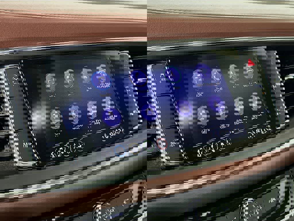 Used 2021 Buick Enclave Avenir w/ Avenir Technology Package image 17