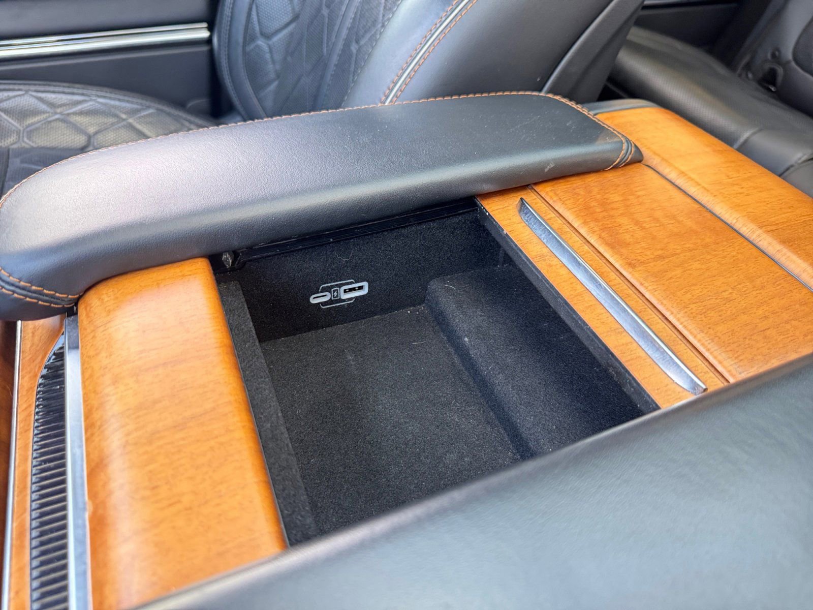 Used 2022 Jeep Grand Wagoneer Series III w/ Rear Seat Video Group 1 image 17