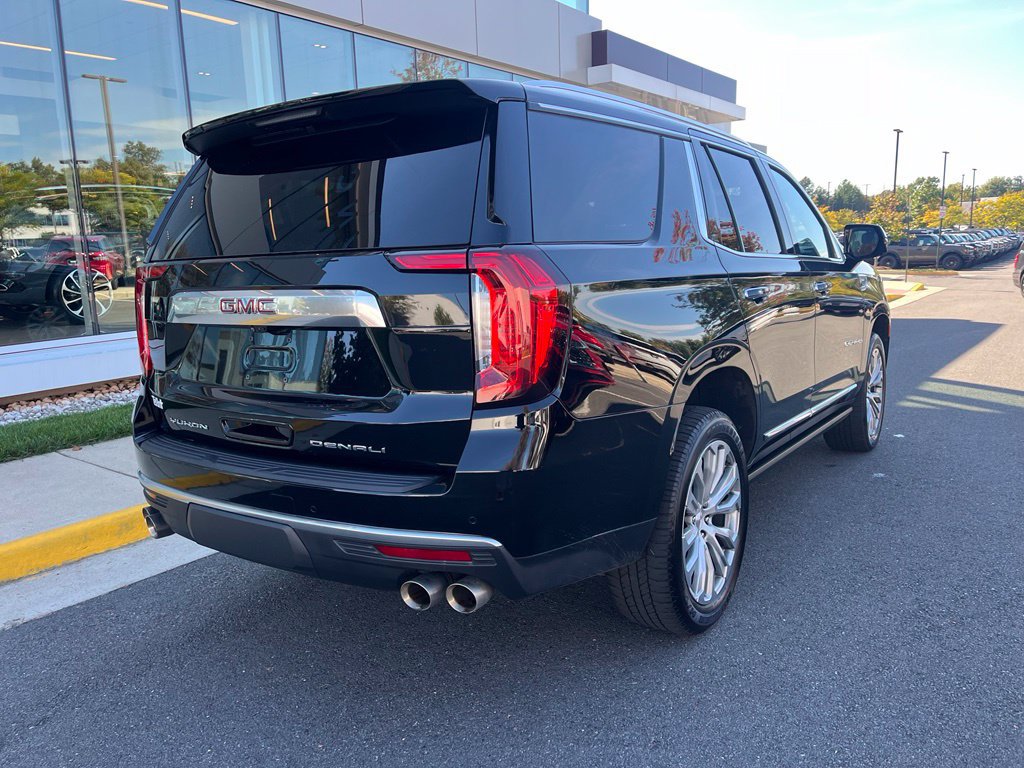Used 2022 GMC Yukon Denali w/ Denali Premium Package AWD/4WD image 9