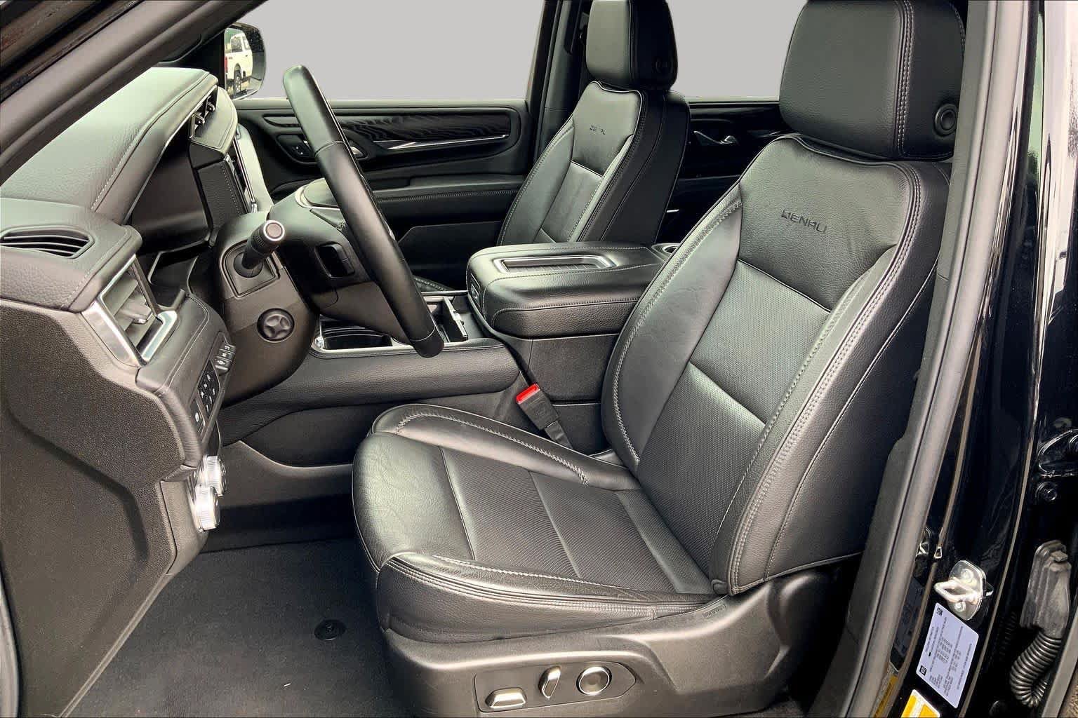 Used 2024 GMC Yukon XL Denali AWD/4WD image 8