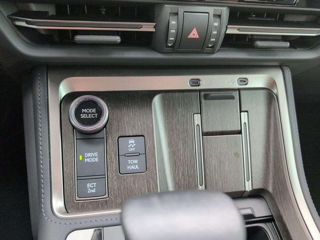 Used 2025 Lexus GX 550 w/ Cold Area Package AWD/4WD image 17