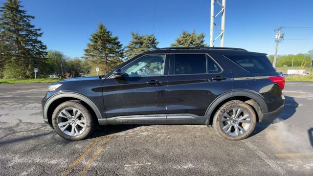 Certified 2022 Ford Explorer XLT w/ Equipment Group 202A AWD/4WD image 6