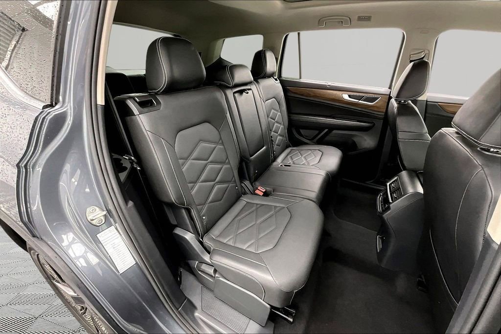 Used 2025 Volkswagen Atlas SE FWD image 27