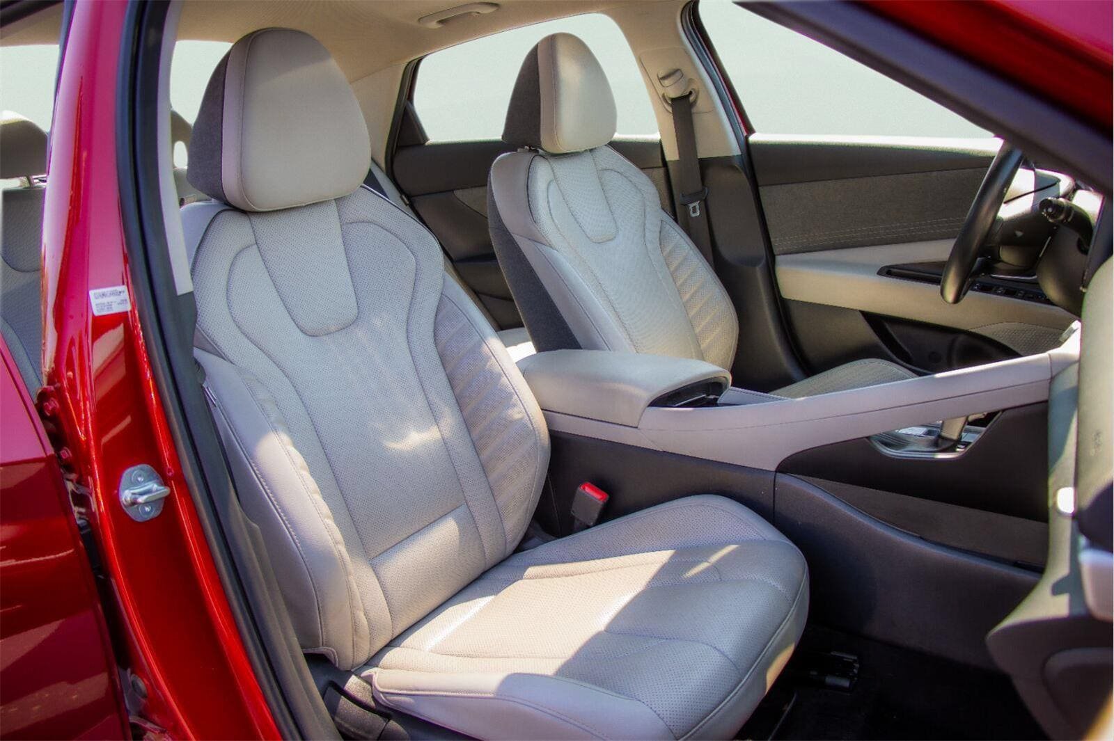 Used 2025 Hyundai Elantra Limited FWD image 8