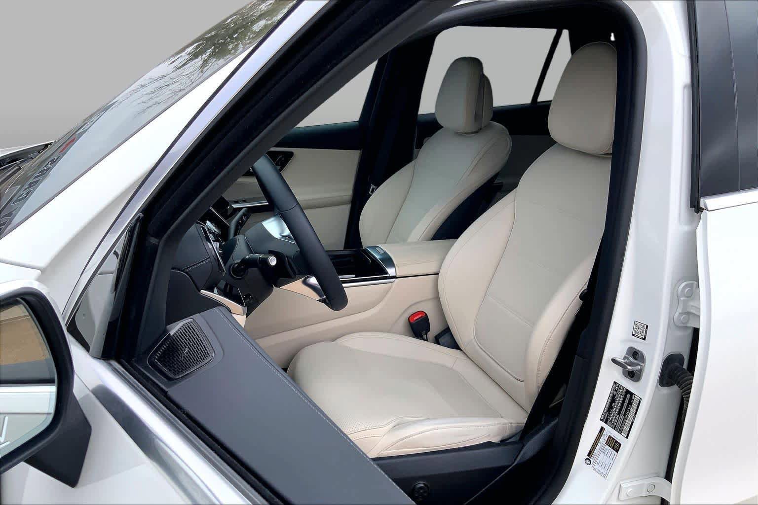 Used 2025 Mercedes-Benz GLC 300 4MATIC image 8