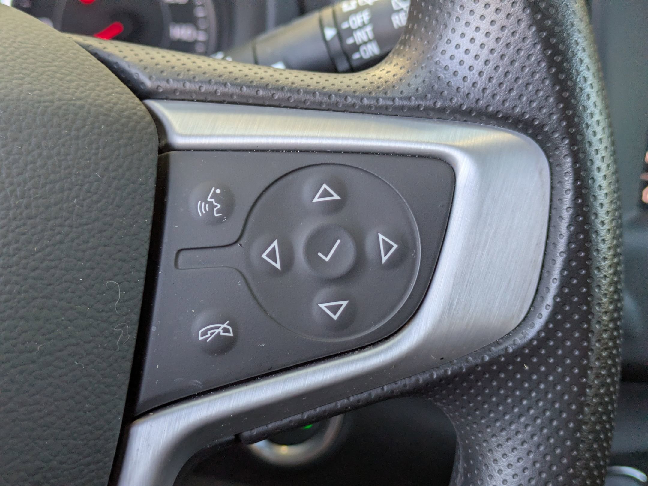 Used 2023 GMC Terrain SLE w/ Driver Convenience Package image 16