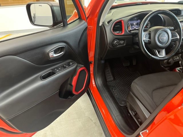 Used 2018 Jeep Renegade Trailhawk w/ UConnect 8.4 Nav Group AWD/4WD image 21