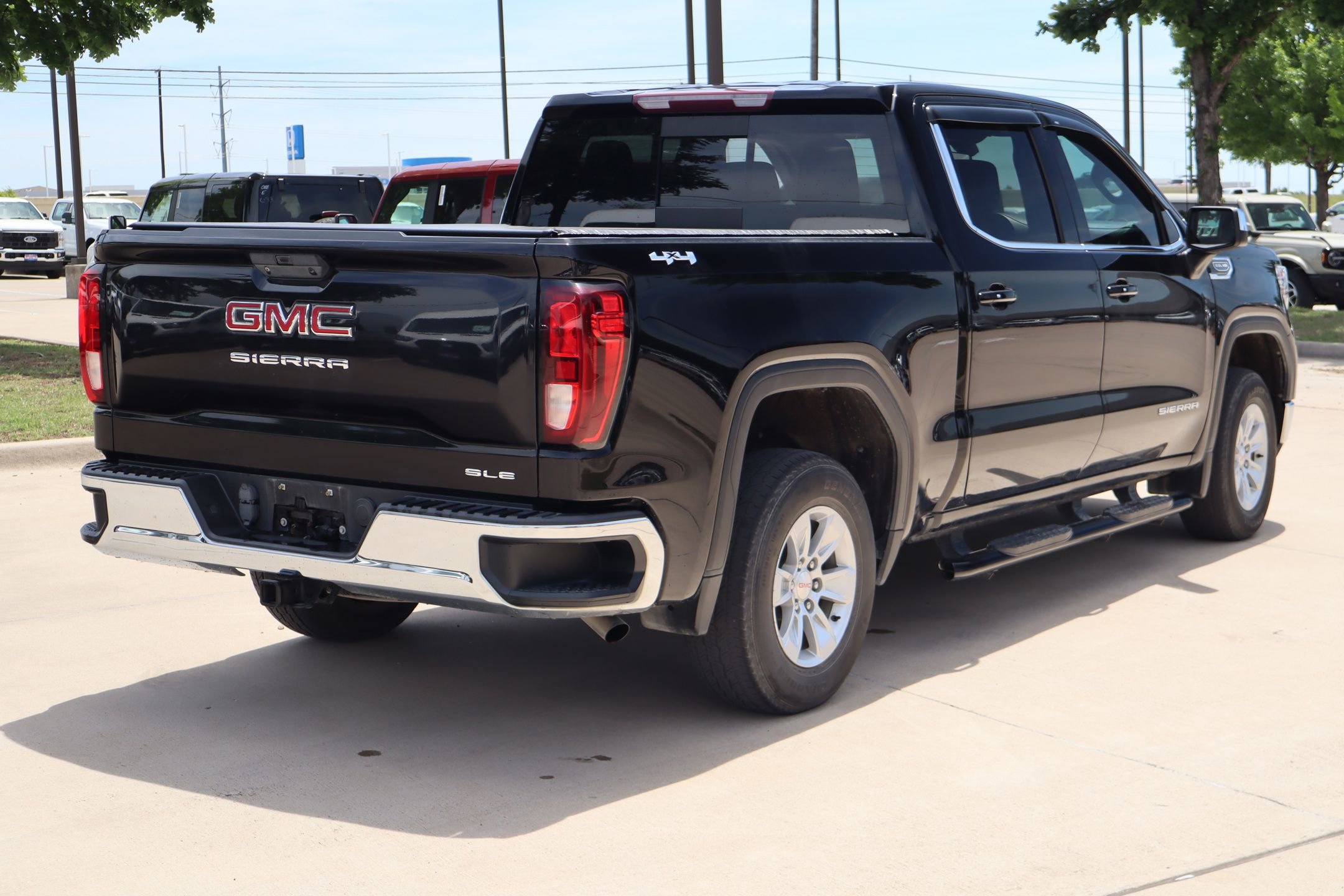 Used 2021 GMC Sierra 1500 SLE w/ Preferred Package AWD/4WD image 4