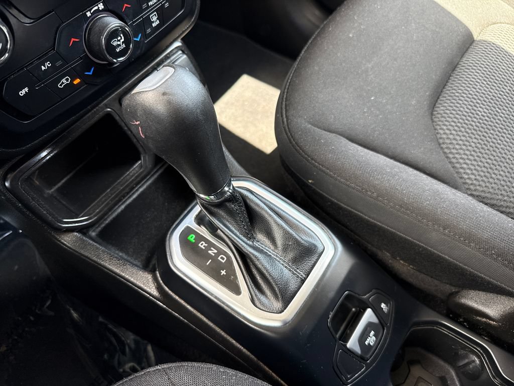 Used 2020 Jeep Renegade Altitude FWD image 22