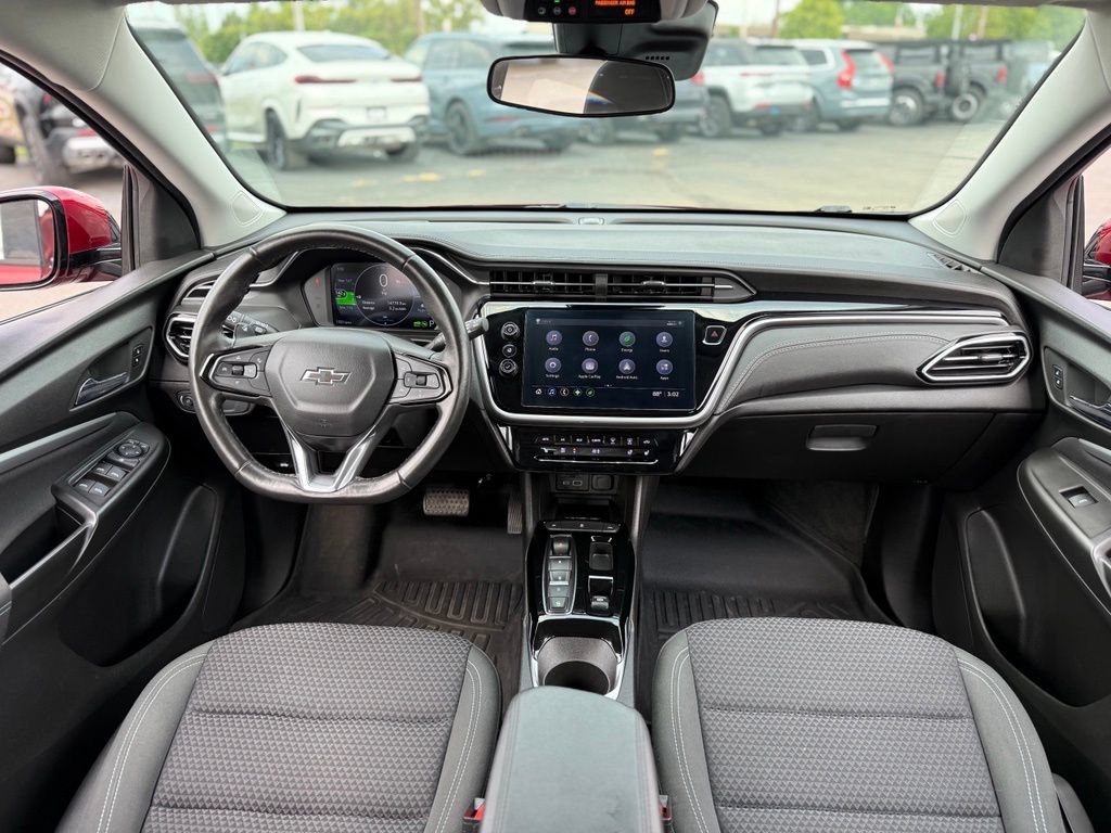 Used 2022 Chevrolet Bolt EUV LT w/ Comfort Package FWD image 2