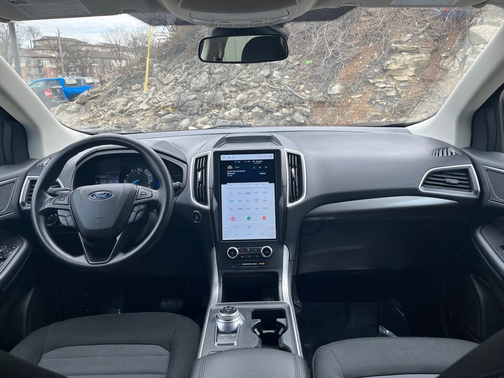 Certified 2023 Ford Edge SE w/ Black Appearance Package image 12