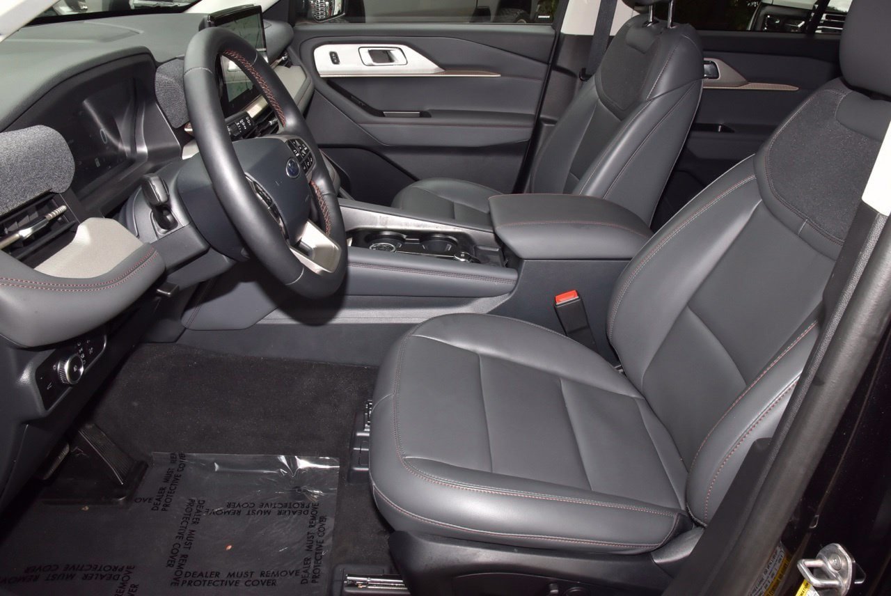 Certified 2025 Ford Explorer Active w/ Active Comfort Package RWD image 13