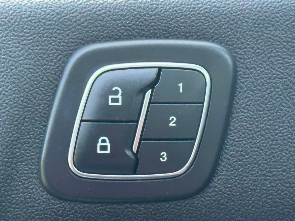 Certified 2020 Ford Escape Titanium AWD/4WD image 25