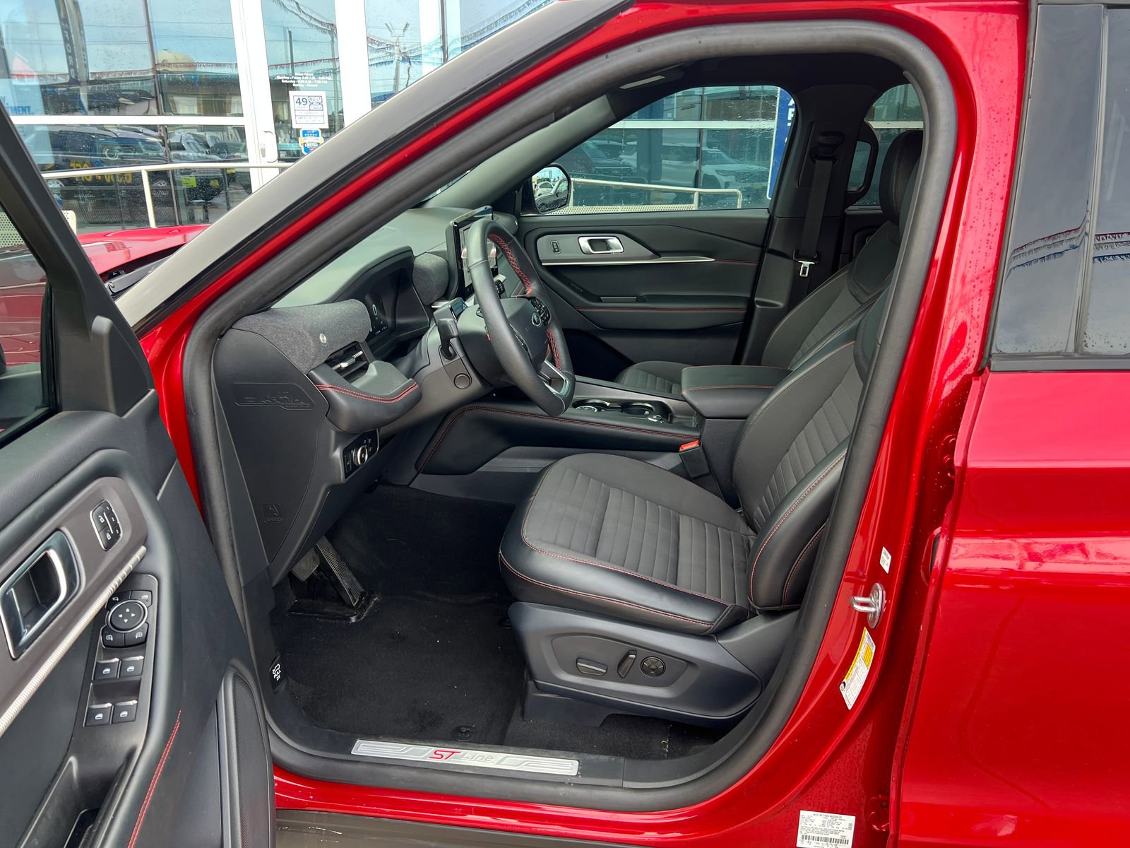 Certified 2025 Ford Explorer ST-Line w/ Premium Package RWD image 9