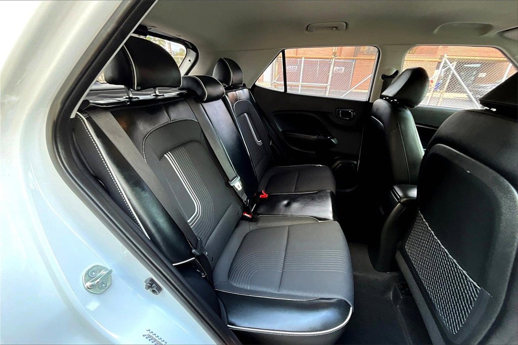 Used 2023 Hyundai Venue Limited image 25