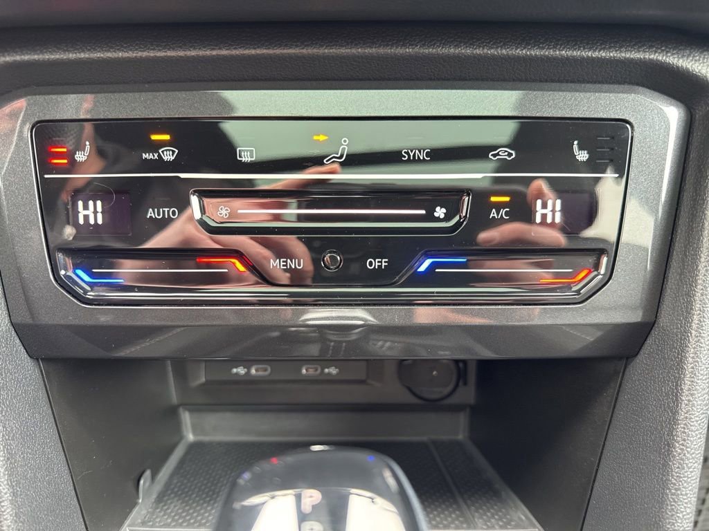 Used 2024 Volkswagen Tiguan SE R-Line image 25