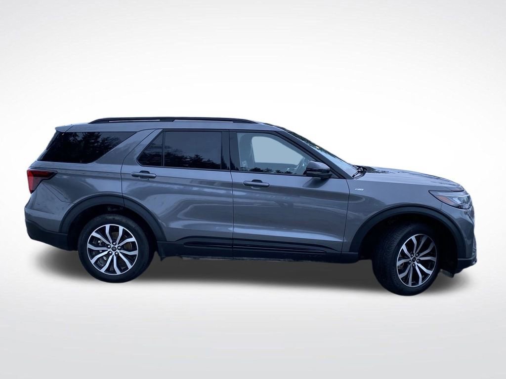 Certified 2025 Ford Explorer ST-Line image 3