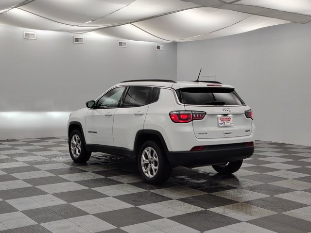 Used 2025 Jeep Compass Latitude w/ Sun & Sound Group AWD/4WD image 7