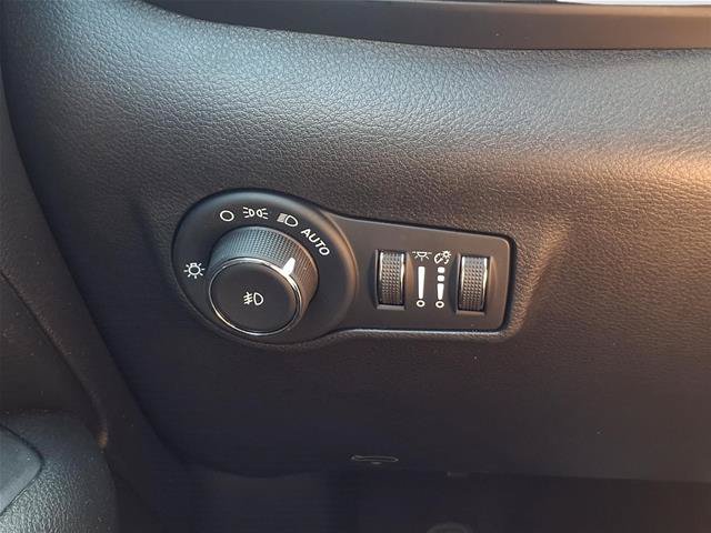 Used 2025 Jeep Compass Latitude w/ Altitude Special Edition AWD/4WD image 12