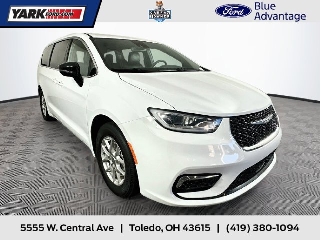 Used 2025 Chrysler Pacifica Select FWD 360° Tour