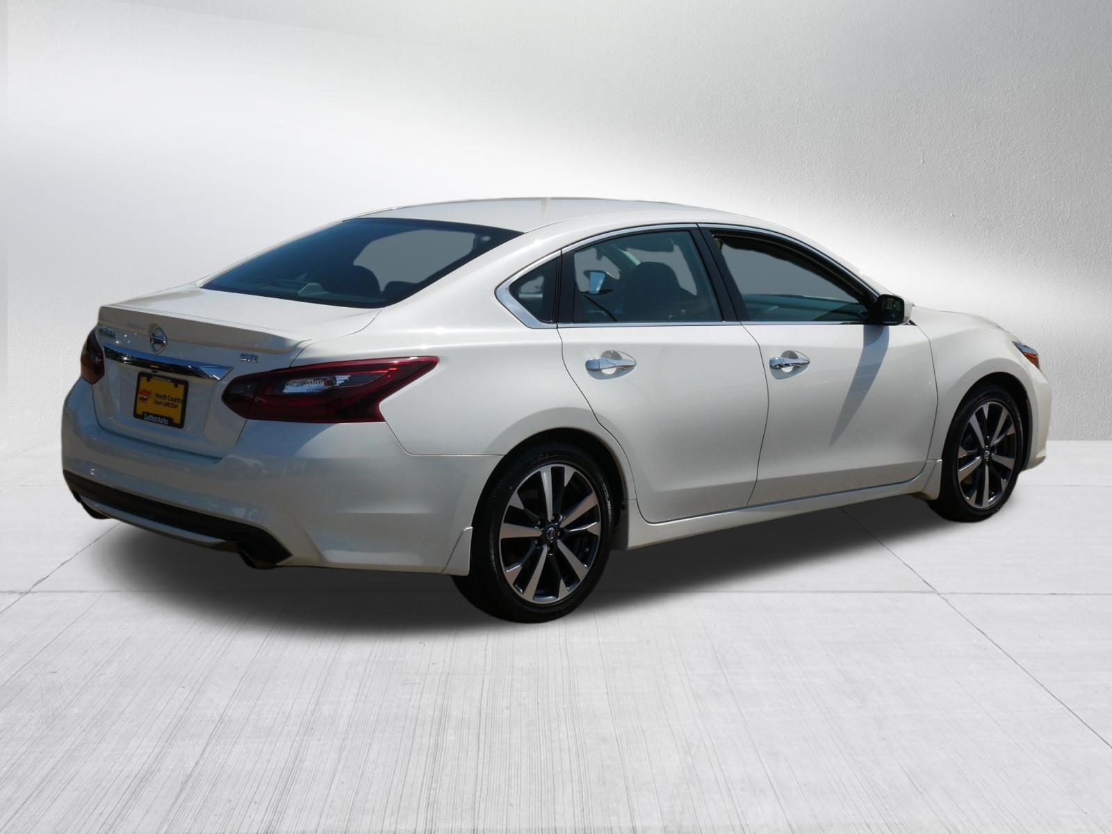 Used 2017 Nissan Altima 2.5 SR FWD image 7