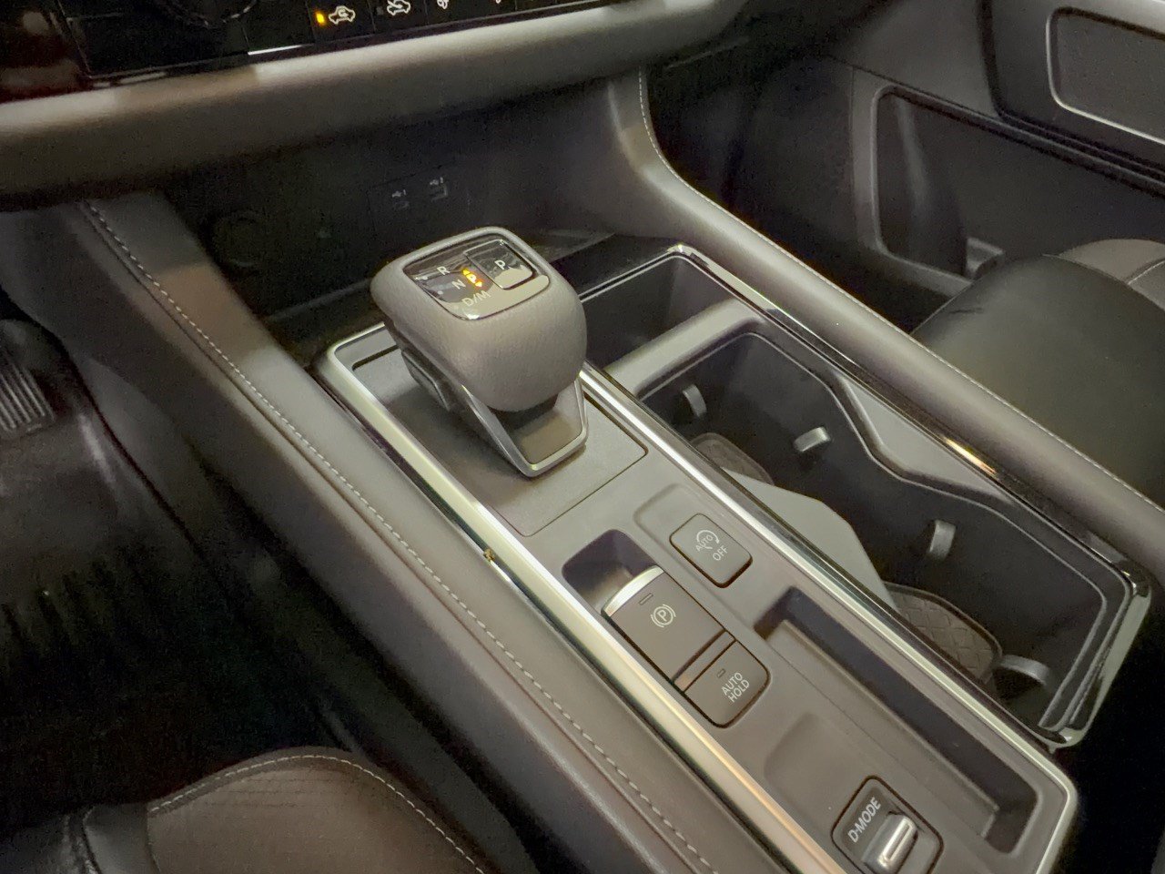 Used 2024 Nissan Pathfinder SL w/ SL Premium Package FWD image 21