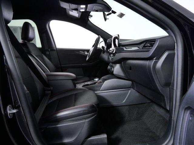 Certified 2025 Ford Escape ST-Line AWD/4WD image 10