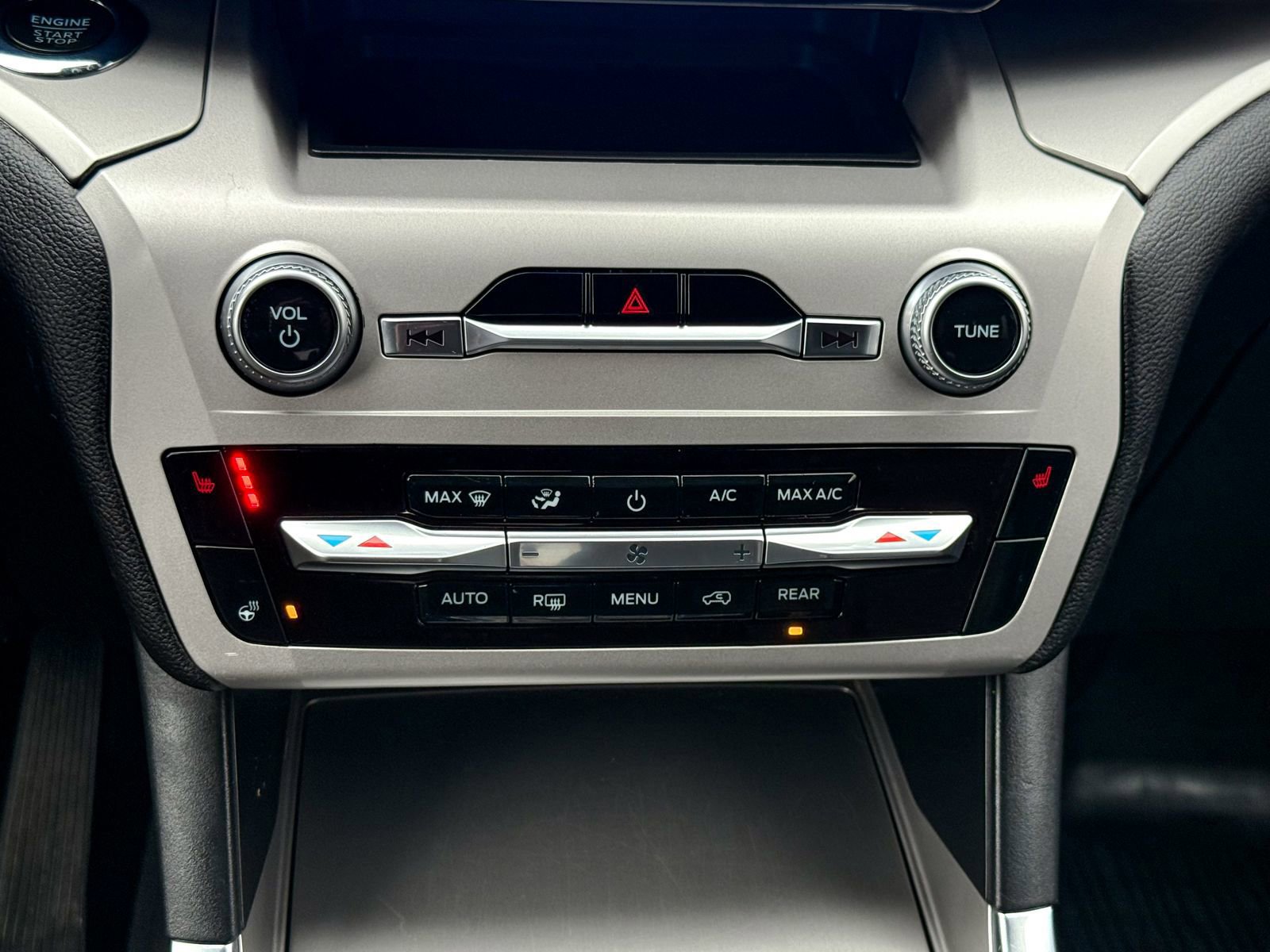 Certified 2022 Ford Explorer XLT w/ Equipment Group 202A image 29