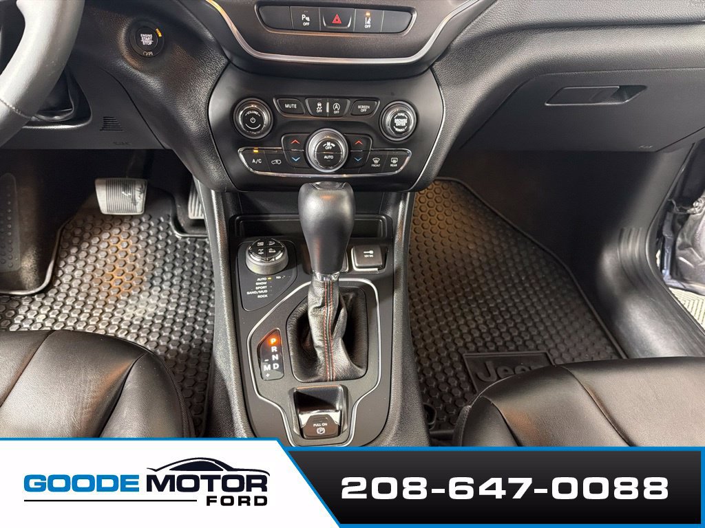 Used 2021 Jeep Cherokee Trailhawk AWD/4WD image 17