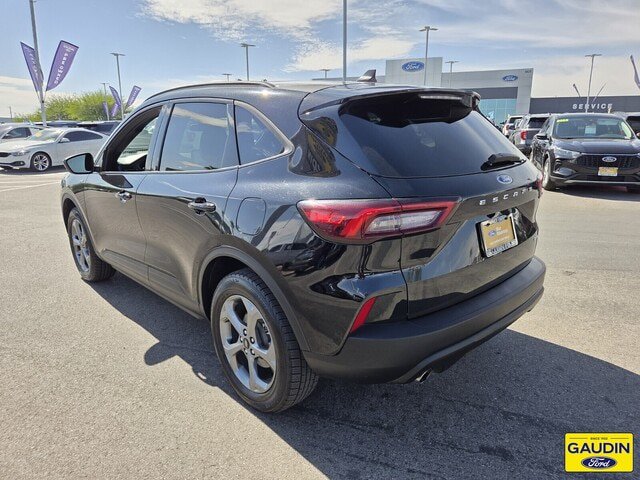 Certified 2025 Ford Escape ST-Line Select AWD/4WD image 5