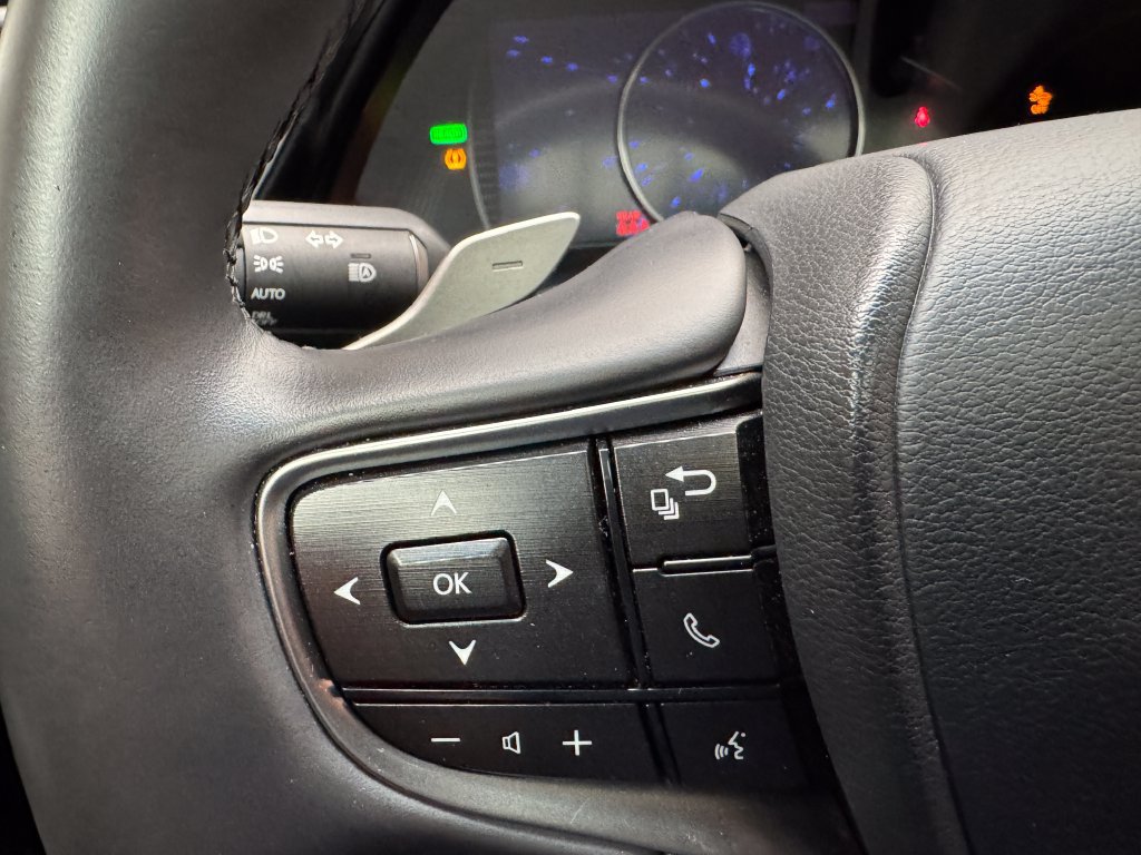 Used 2023 Lexus ES 300h w/ Premium Package FWD image 16