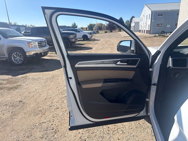 Used 2023 Volkswagen Atlas Cross Sport SE AWD/4WD image 19
