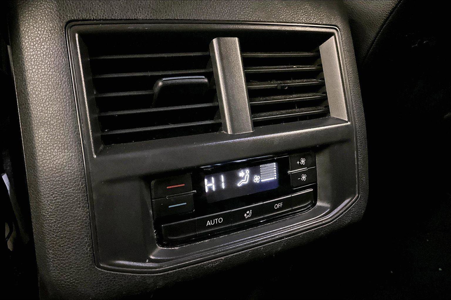 Used 2023 Volkswagen Atlas SE image 33